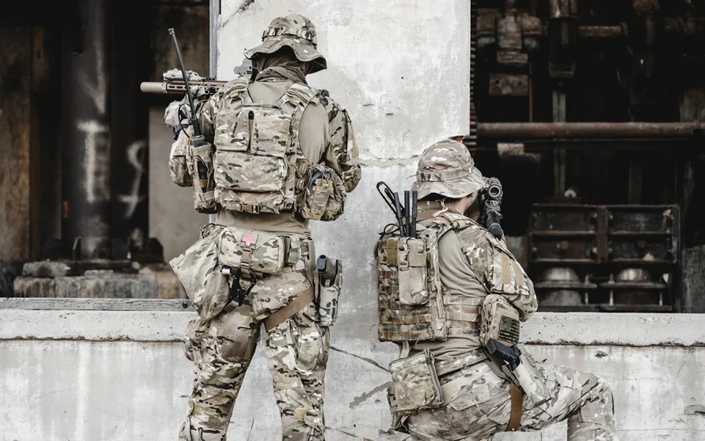 Security operators providing tactical coverage in an urban high-risk environment